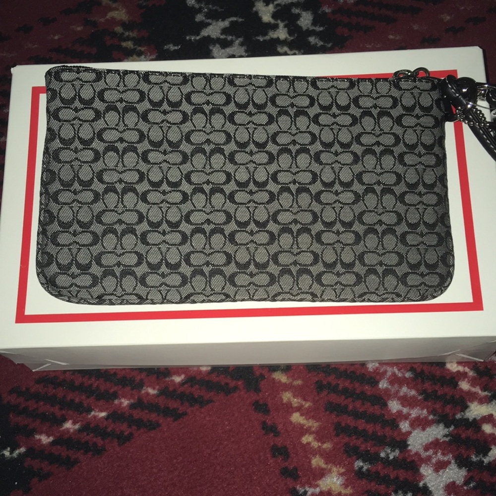 Coach wristlet - Picture 2 of 5